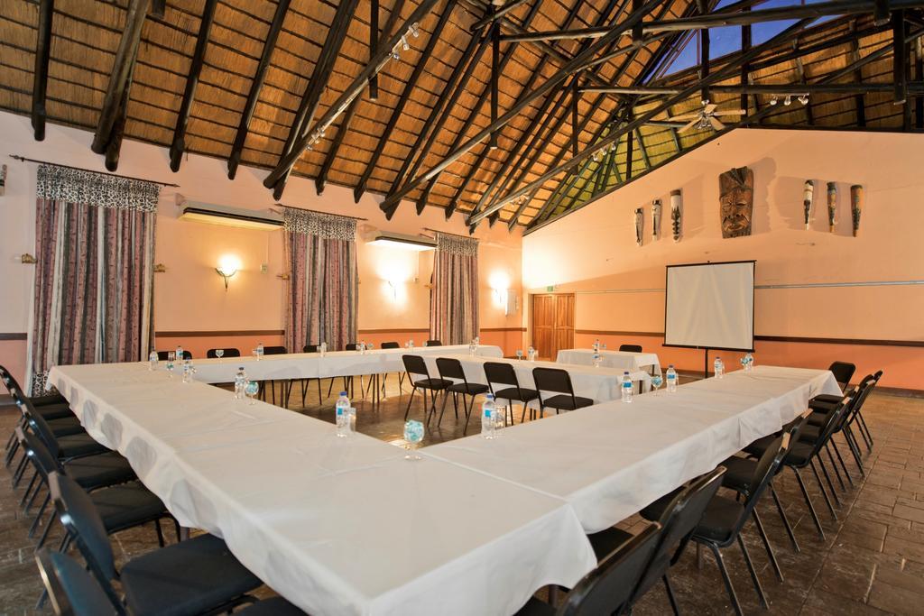 Oshakati Country Hotel Exterior photo