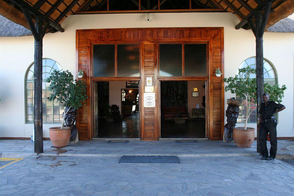 Oshakati Country Hotel Exterior photo