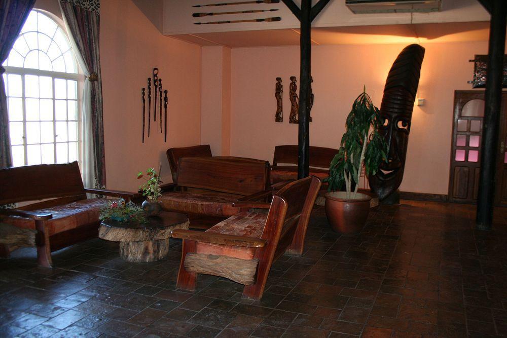 Oshakati Country Hotel Exterior photo